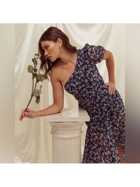 Astr The Label Santorini One Shoulder Midi Dress Floral Black/Purple Medium